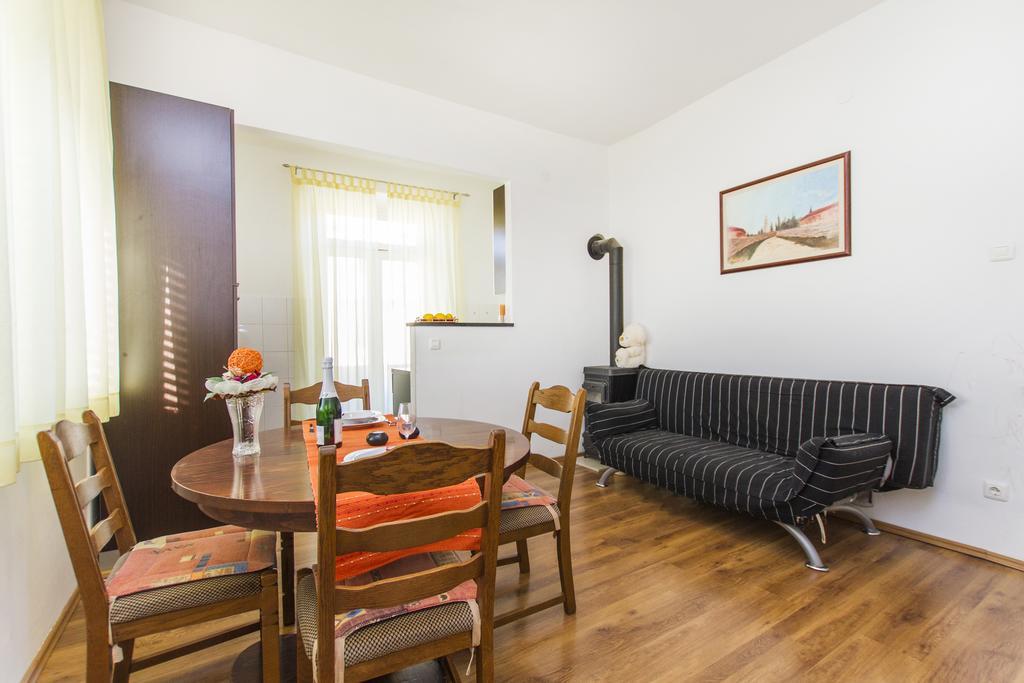 Apartment Amber Koromacno Bilik gambar